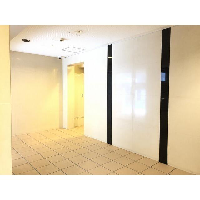 183000