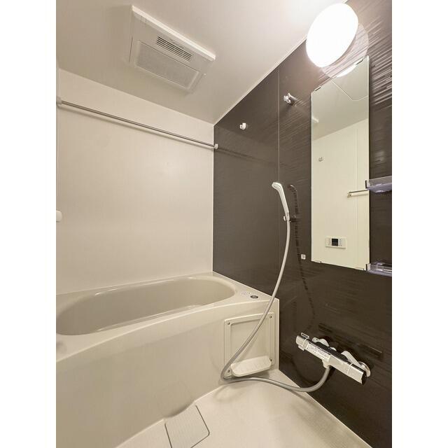 203000