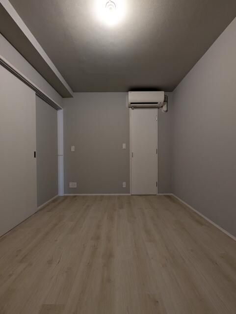 258000
