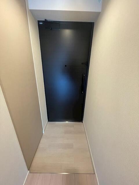 216000
