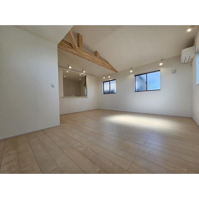 225000