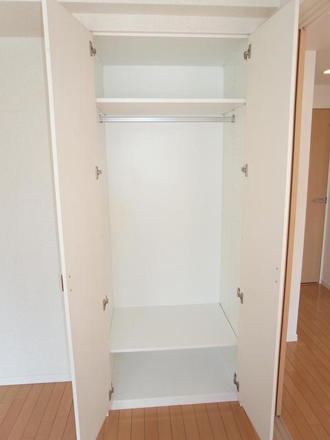 225000