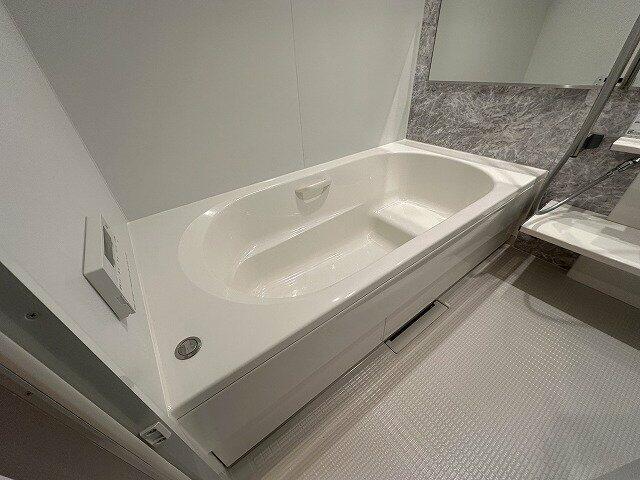 216000