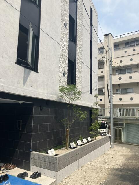 176000