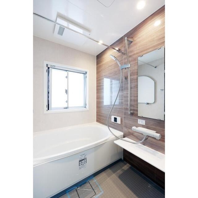 257000