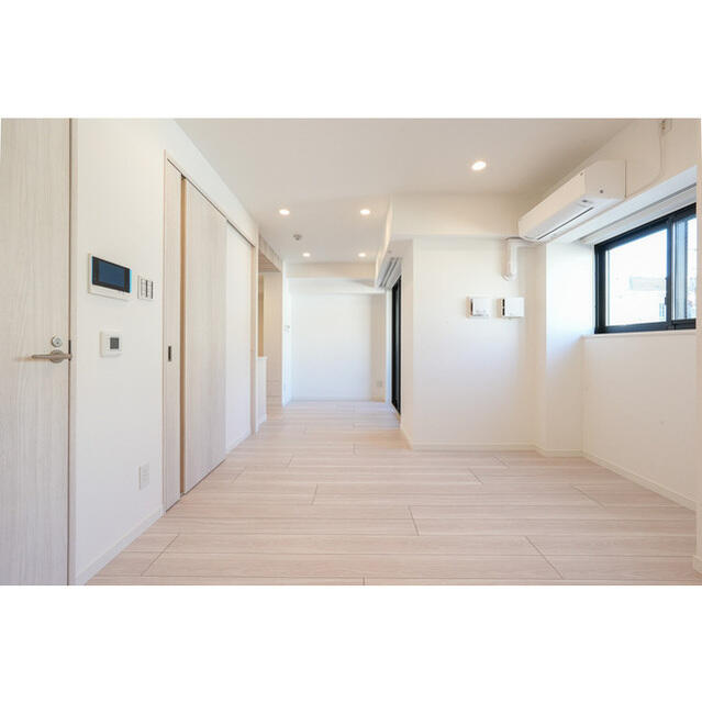 218000