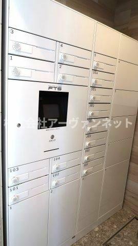 232000