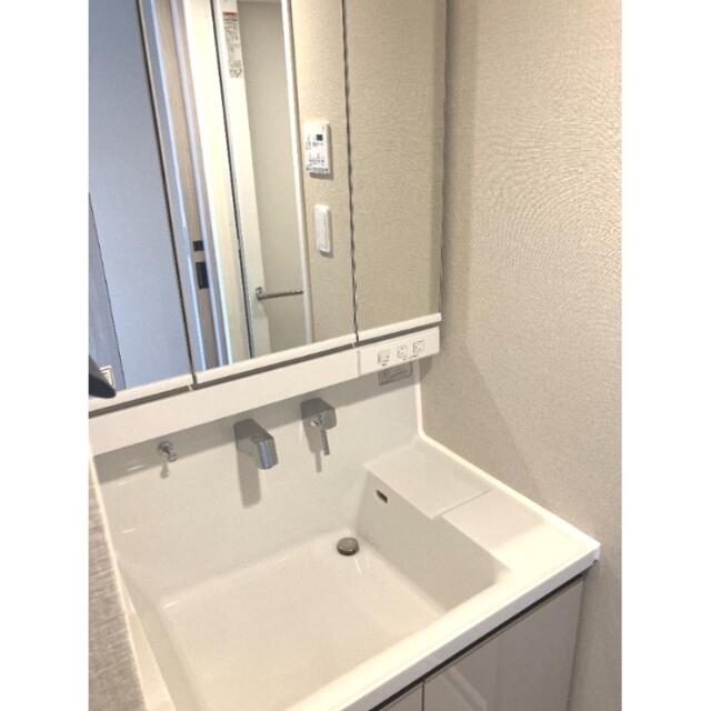 215000