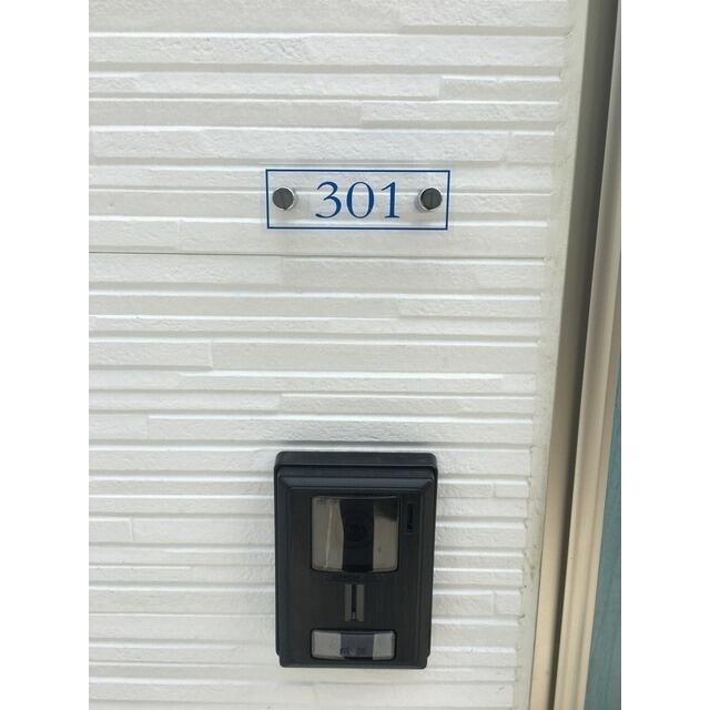153000