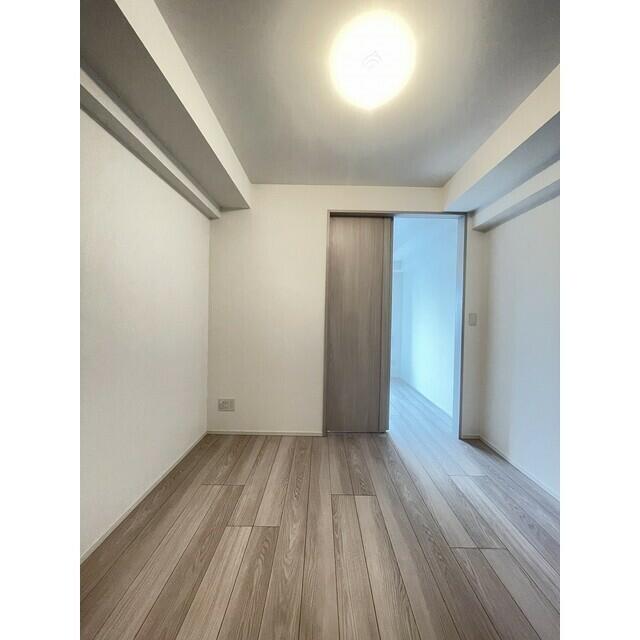 166000