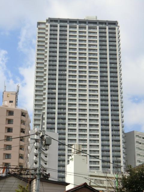 302000