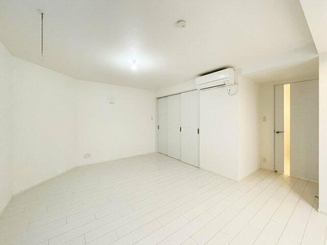 245000