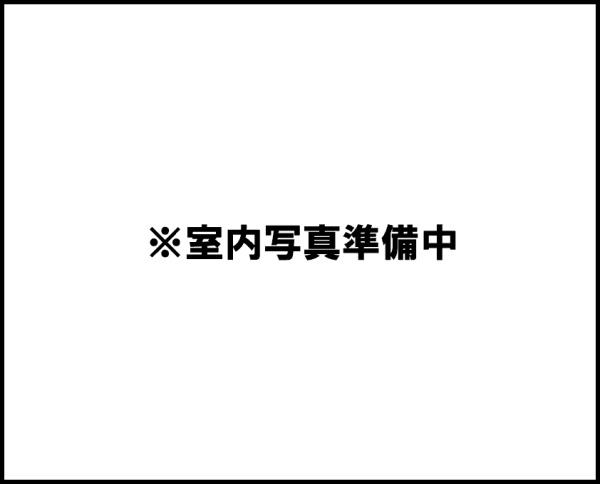 445000