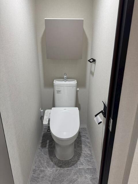 164500