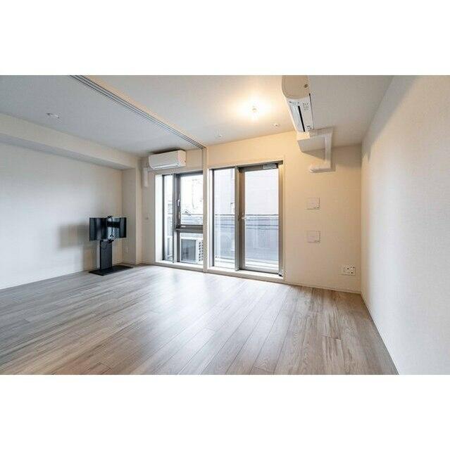 197000