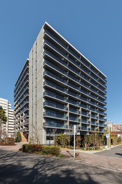 317000