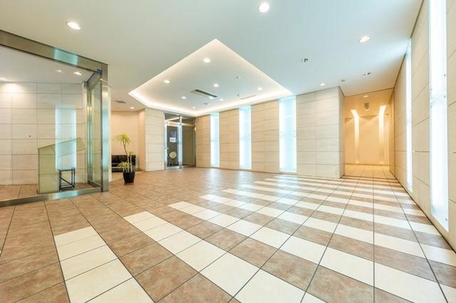 300000