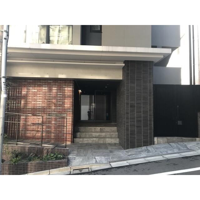 180000