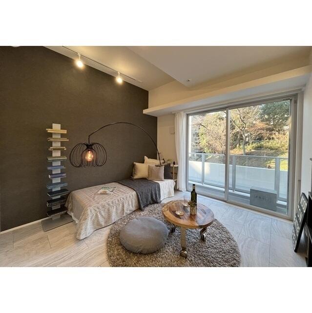 308000