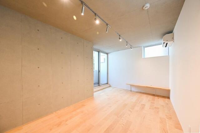 250000