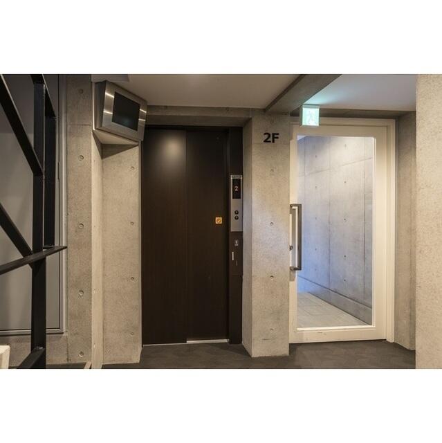 232000