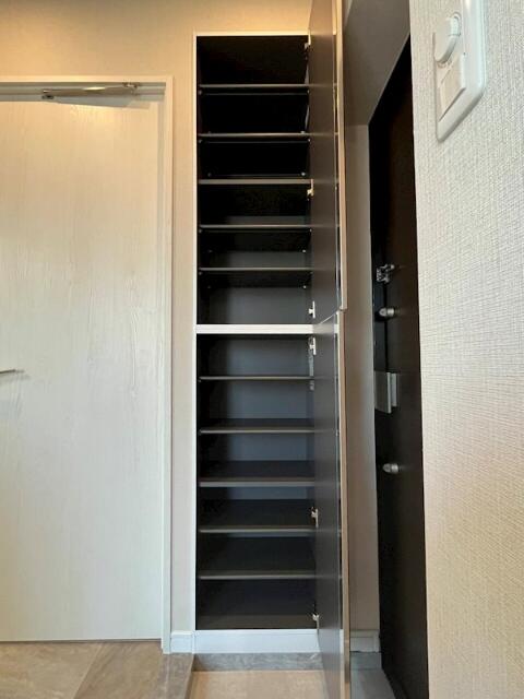 185000
