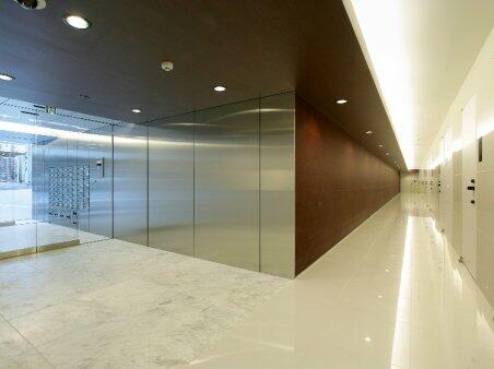 257000