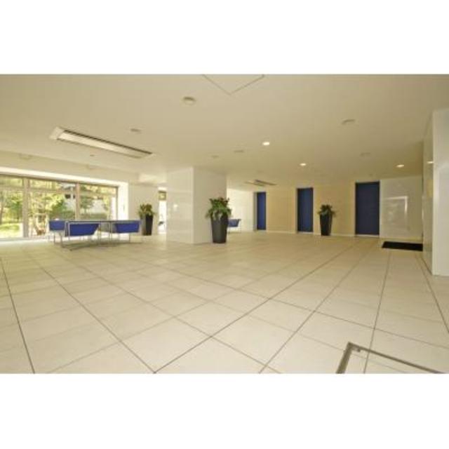 232000