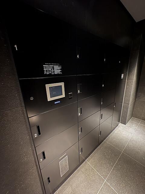 236000