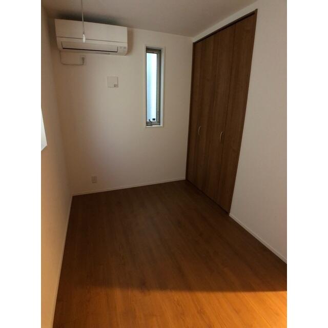 270000