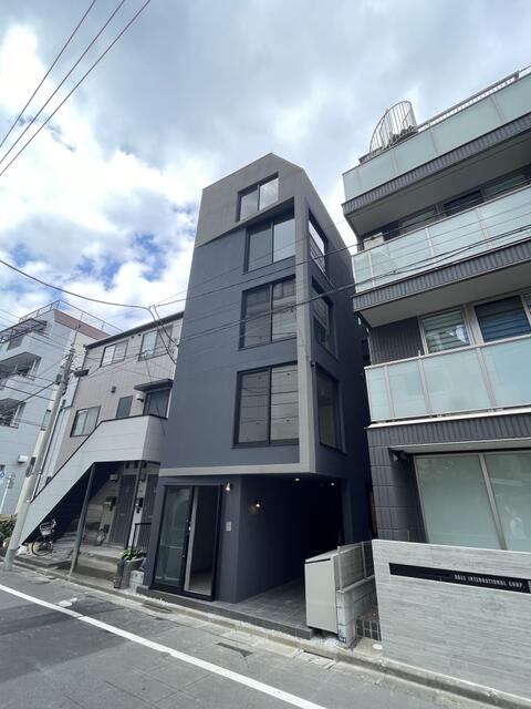 226000