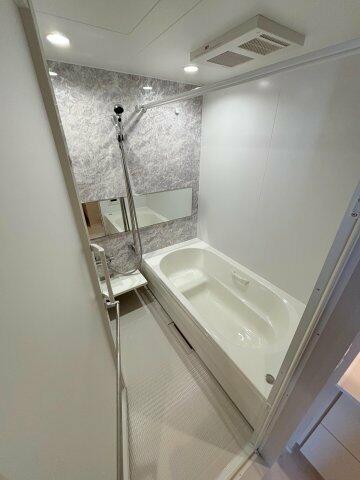 234000