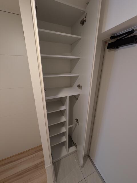 176500