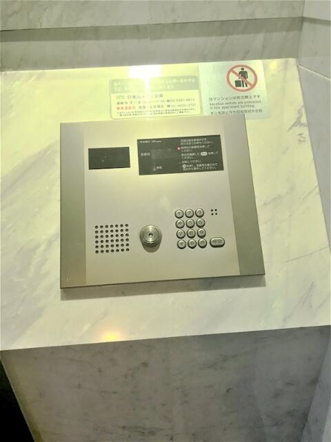 158000
