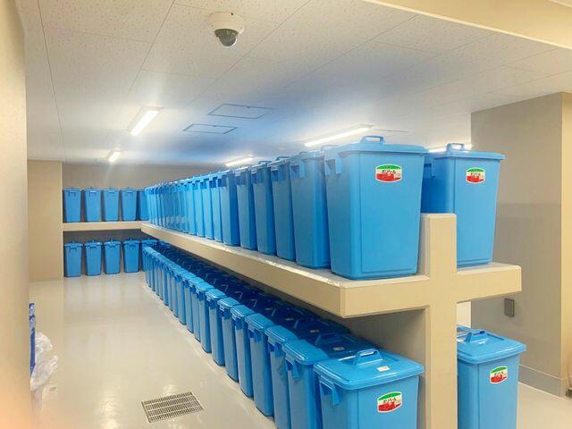366000