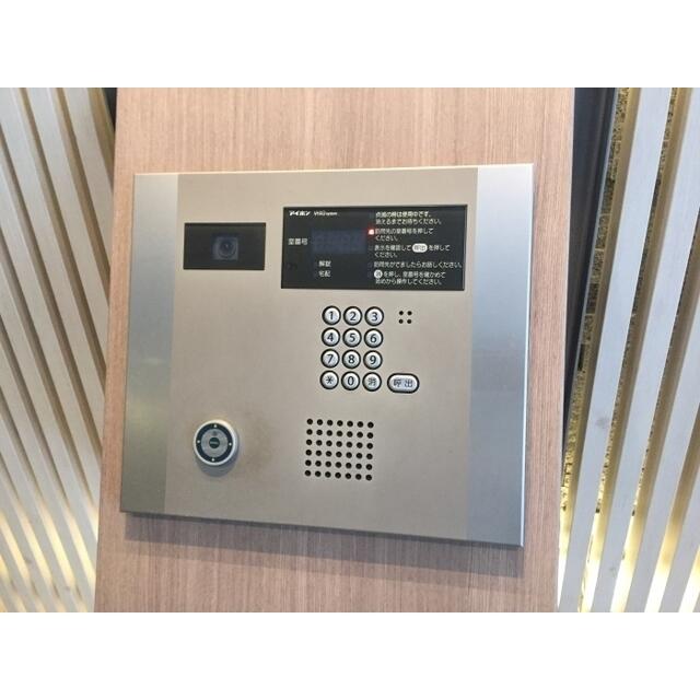 158000