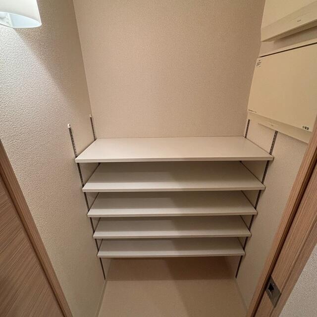 326000