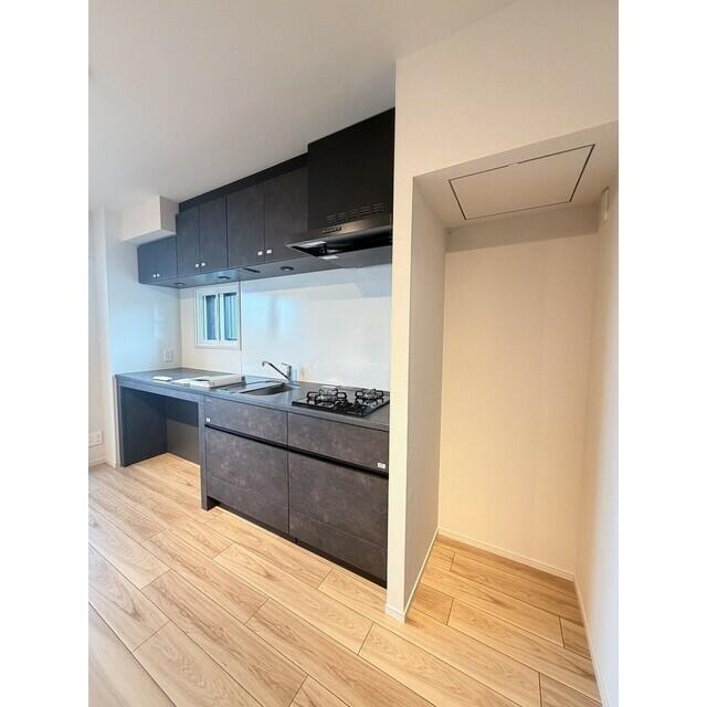228000