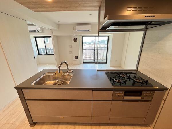 285000