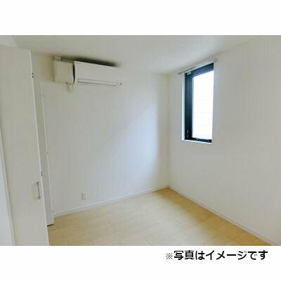 302000