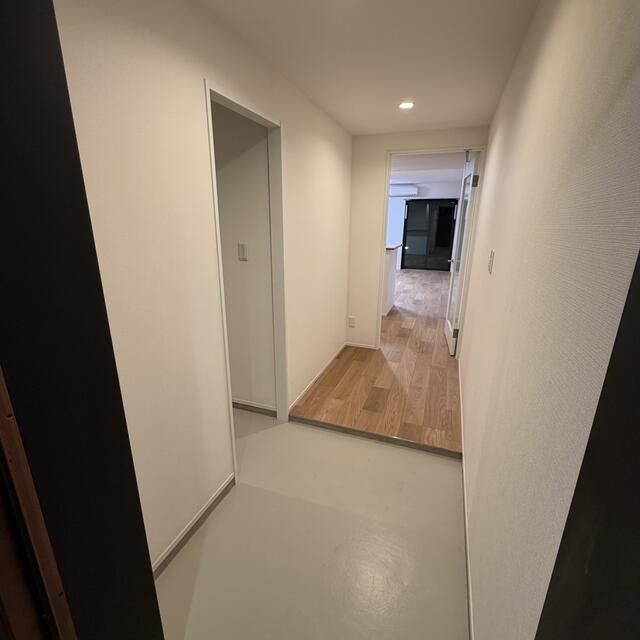 240000