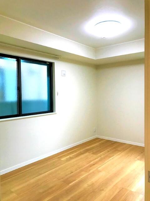 183000