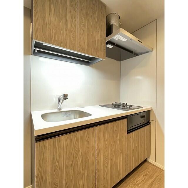 158000