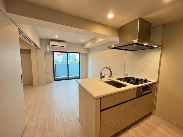 148000
