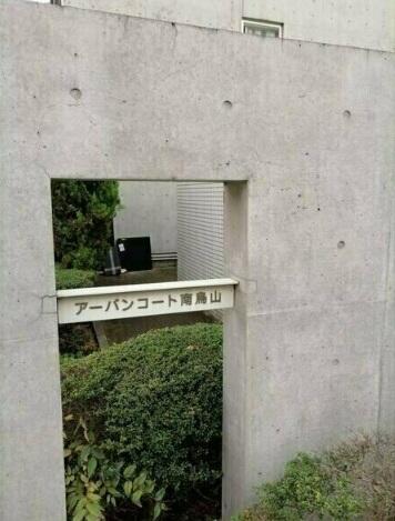 158000