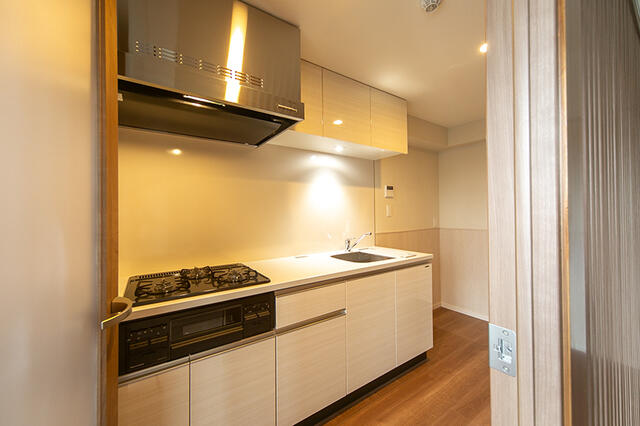 261000