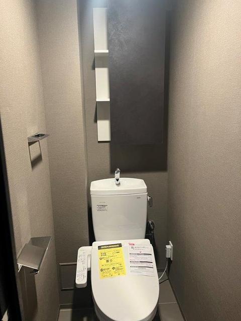 285000