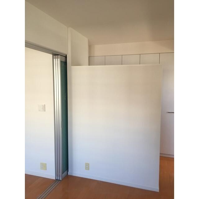 307000