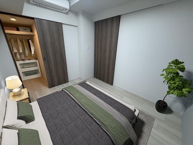 296000
