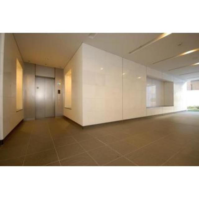 180000